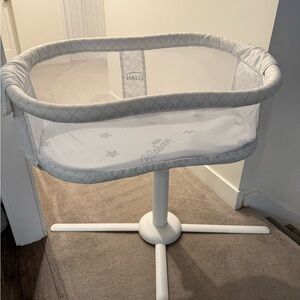 Halo Bedside Bassinest EUC Essentia